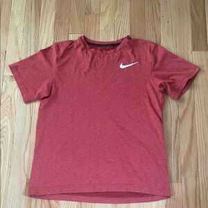 Nike T Shirt Boys XL Red Logo Short Sleeve Casual Athletic Gym Workout